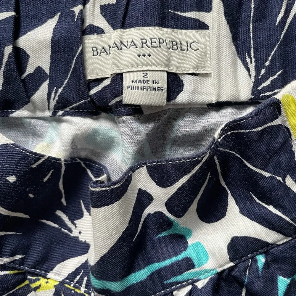 Banana Republic Mini Skirt with Pockets - Picture 2 of 2